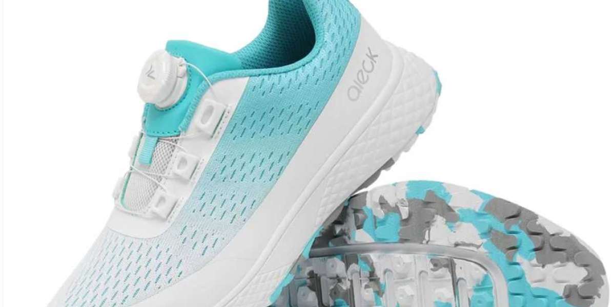 The Ultimate Guide to Womens Golf Shoes: Comfort, Performance, and Style on the Course